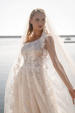 Luxurious Flower-Shaped Veil Bundle with Lace and Sequins