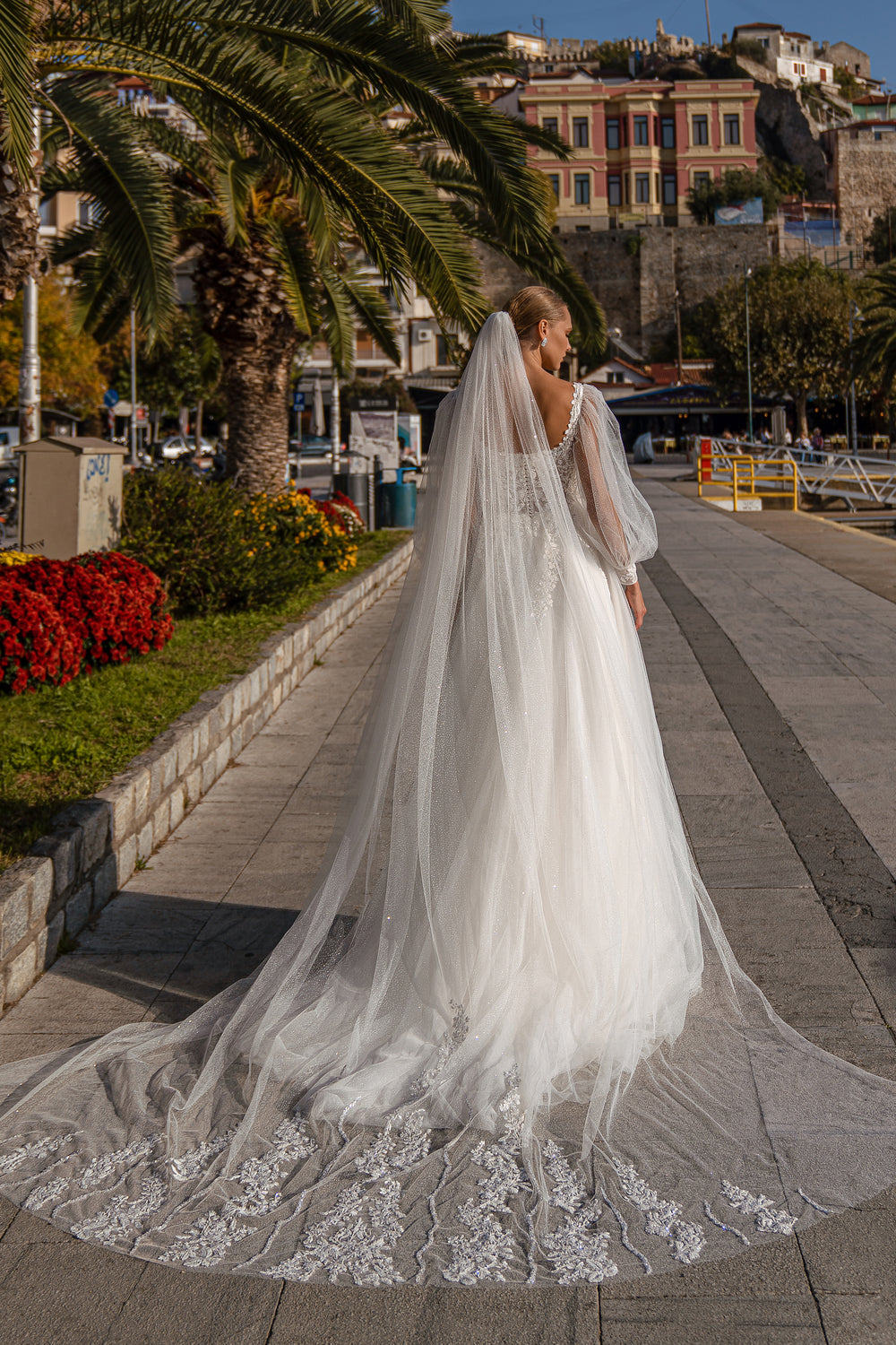 Women's 3m x 1.5m Shiny Tulle Veil with Hand-Embroidered Beads, Pearls and Sequins