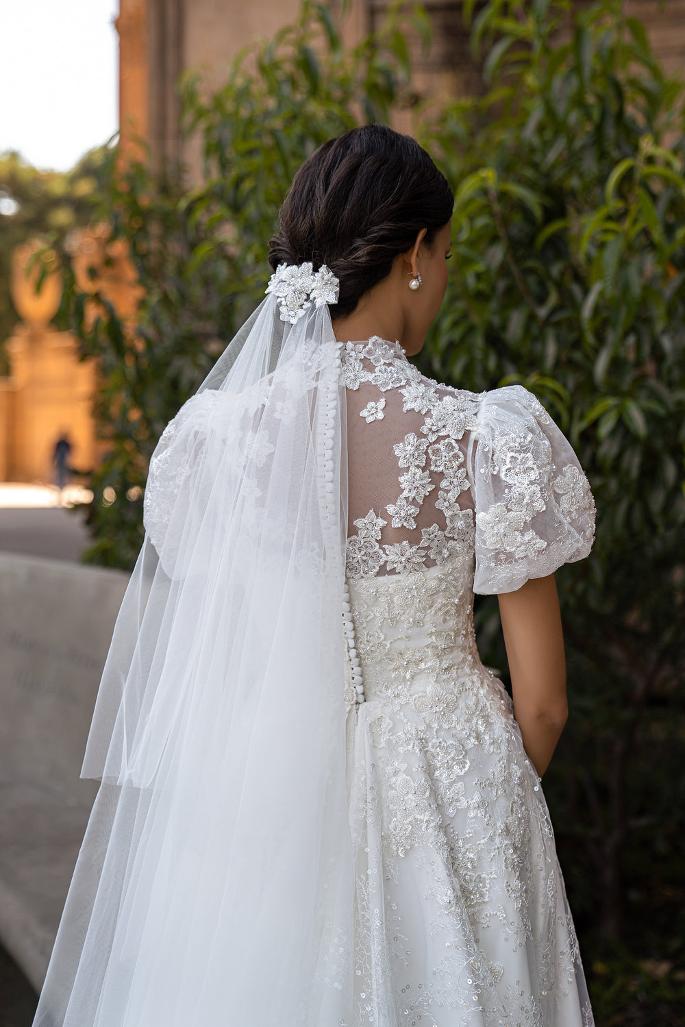 Princess Style Wedding Dress with Magnificent Puffed Sleeves