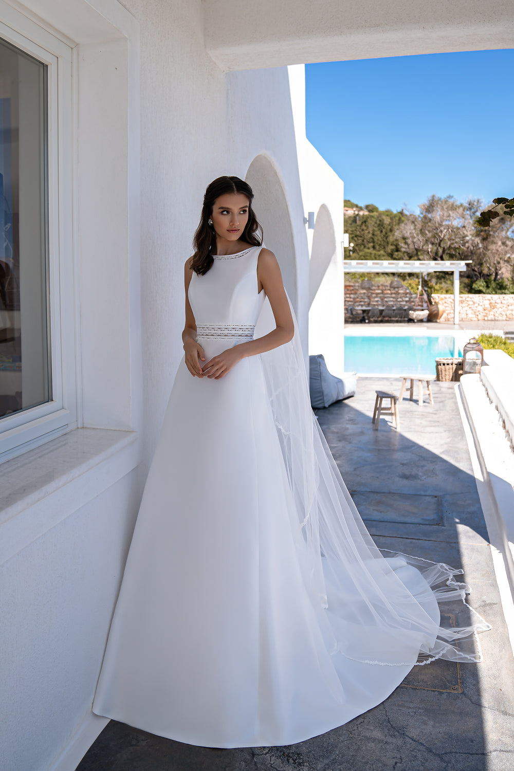 Classic Veil with Lapel 2.4x3.0m - Thin Tulle Decorated with Boho Lace - Loops for Attaching to Hairstyle