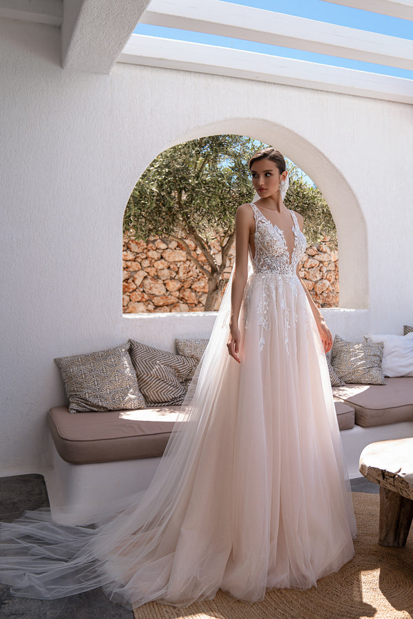 Women's Elegant Guipure Embroidered Wedding Dress with Removable Puffy Sleeves and Loosely Flowing Skirt with Train
