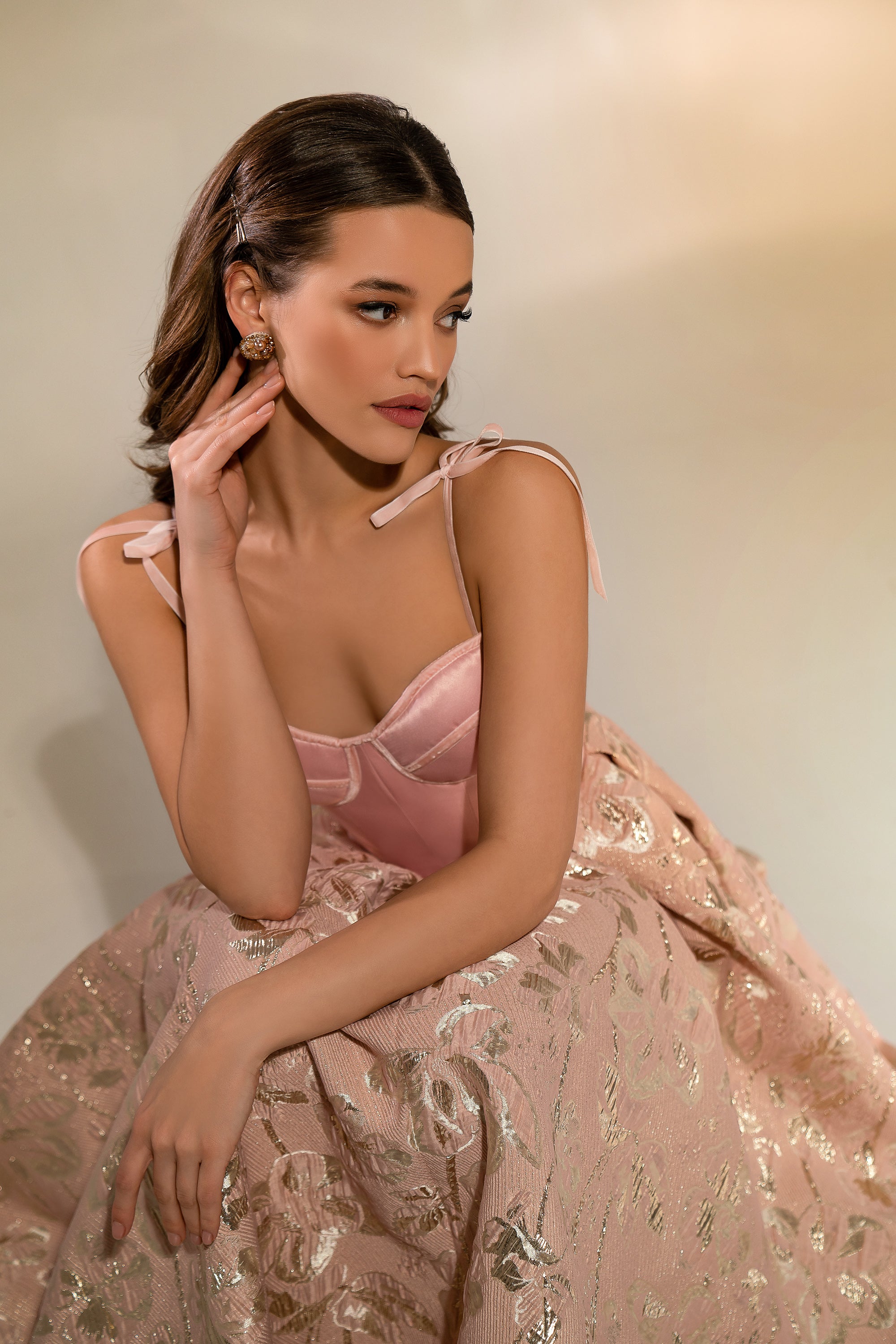 Midi Length Evening Dress with Velvet Ribbon Accents and Luxurious Sheen
