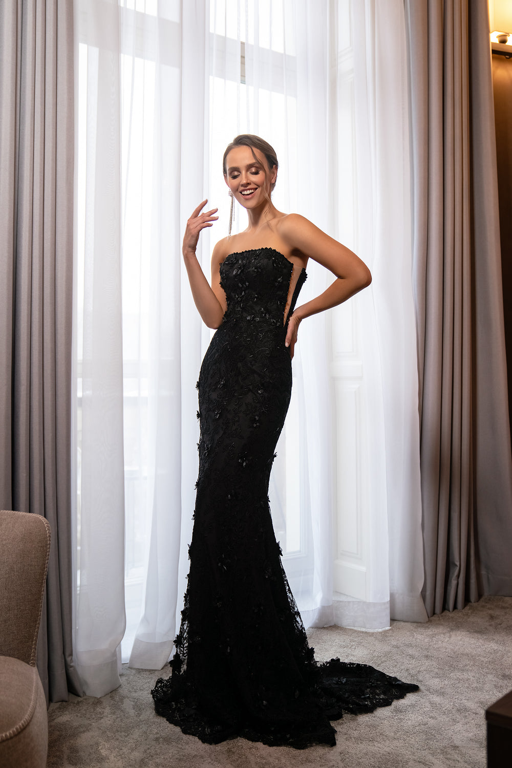 Exquisite Designer Evening Set - Mermaid-Silhouette Dress with Detachable Train and Elegant Bow