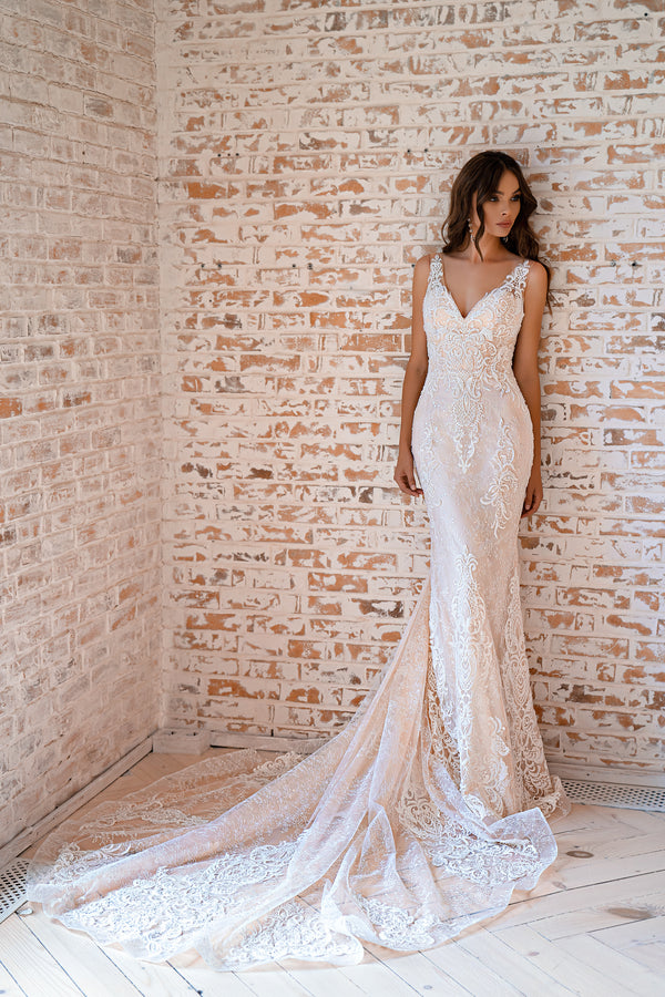 Elegant Wedding Dress with Mermaid Silhouette, V-Neck Corset, Beaded Guipure Embroidery, and Long Luxurious Train