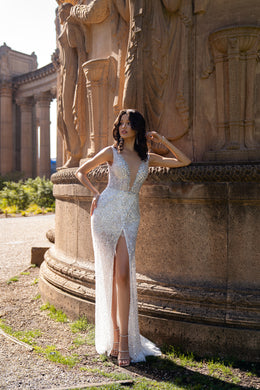 Stunning Bridal Set: Extravagant Mermaid Silhouette Dress with Luxurious Detachable Cloak and Embellishments