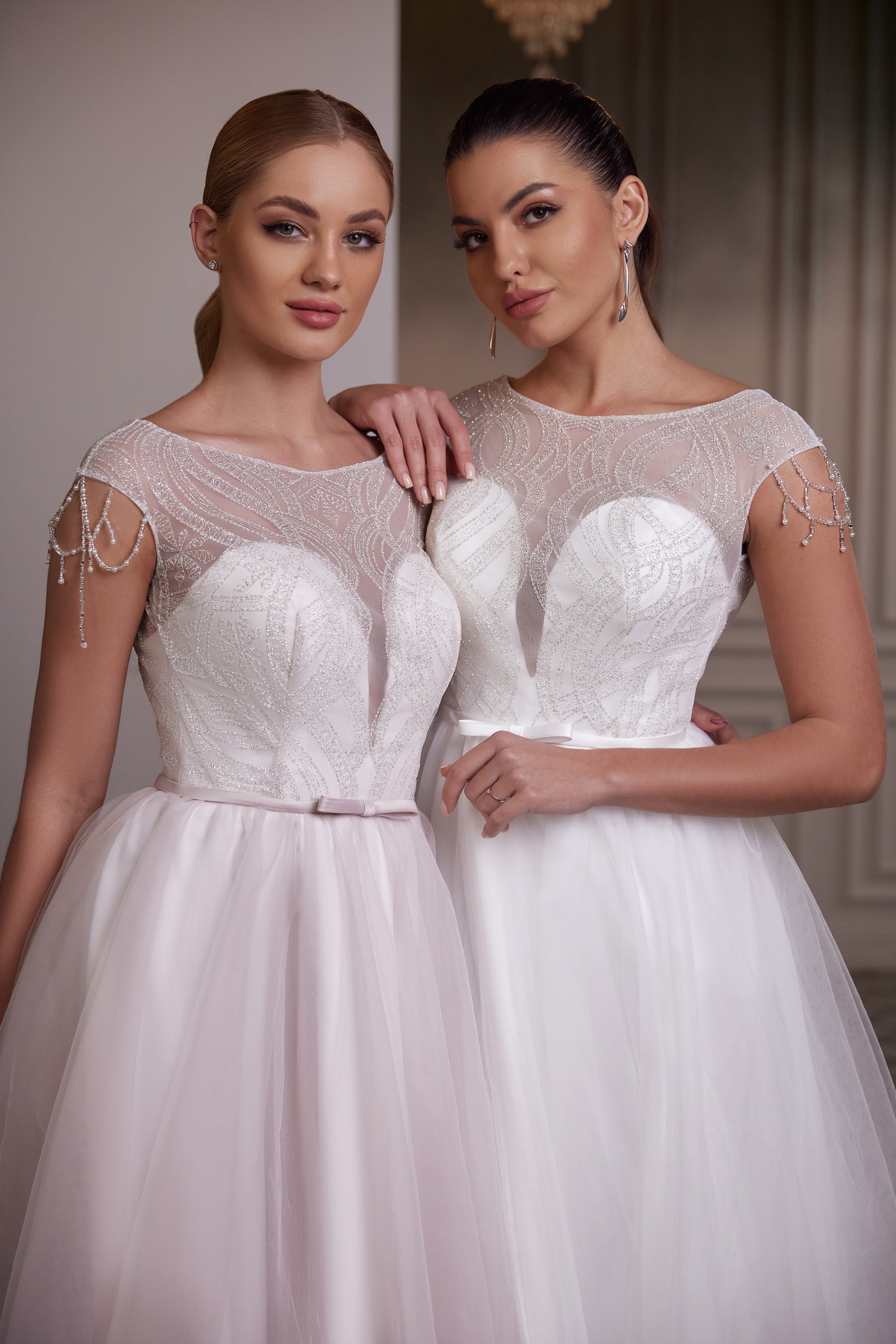 Elegant Evening Dress Tulle Skirt Slit Party Dress - Perfect for Special Occasions