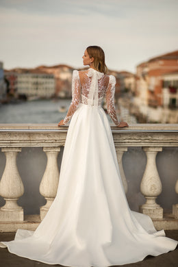 Luxurious 2-in-1 Detachable Skirt Lace Mermaid Wedding Gown with Long Sleeves and High Neck Flower Lace