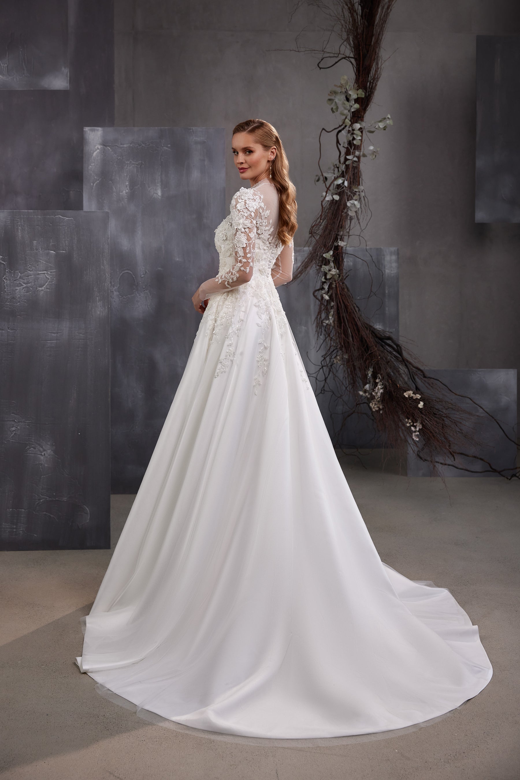 Beautiful Transforming Wedding Dress with Minimalism Style, Removable Belt with Bow