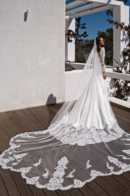 Flower-Shaped Long Veil Bundle 4.1x3.0m with Guipure Embroidered with Beads, Sequins and Pearls, Loops for Attaching to Hairdo