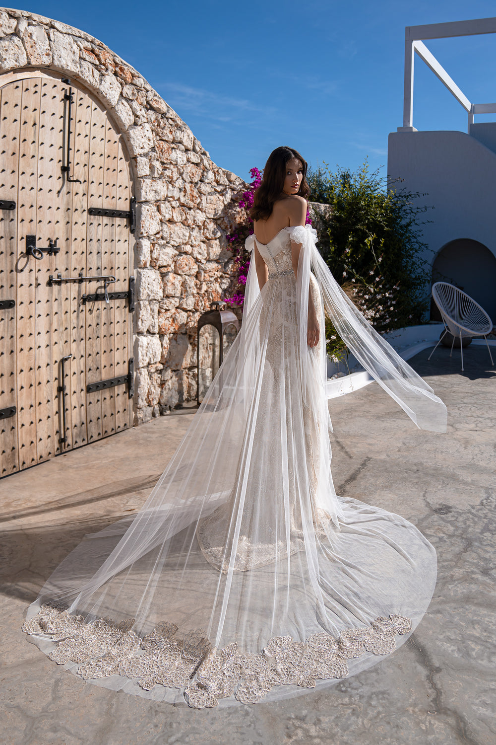 Luxurious Off-the-Shoulder Guipure Wedding Dress Set with Detachable Skirt and Decorated Train