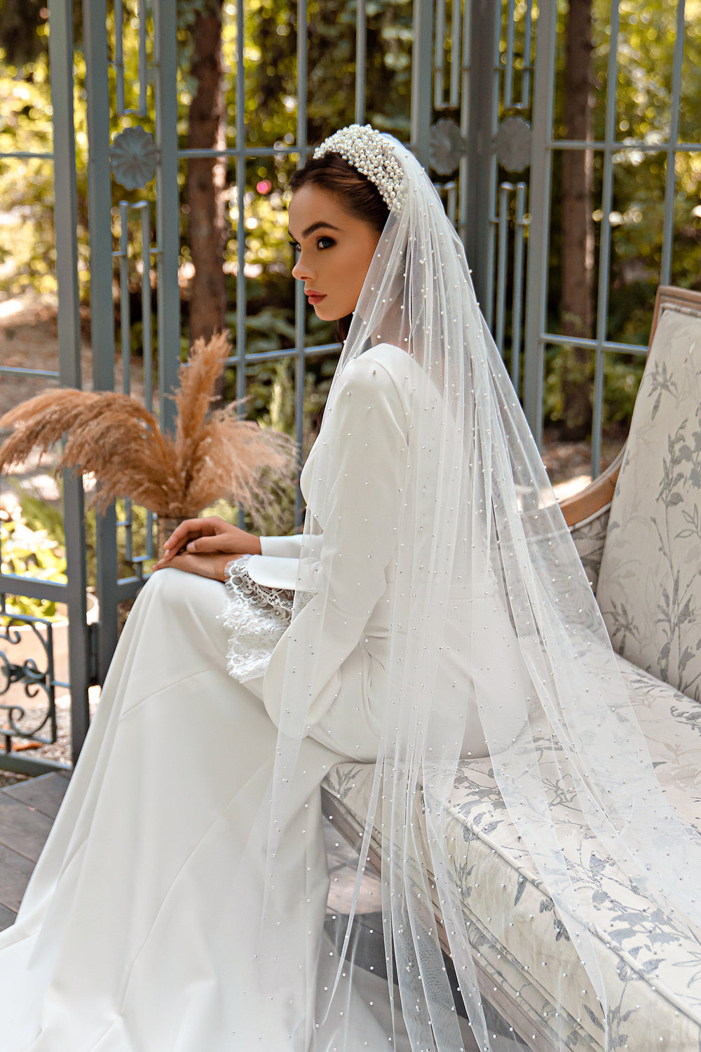 Pearl-Decorated Tulle Veil Bundle 2.6x1.5m with Hair Loops