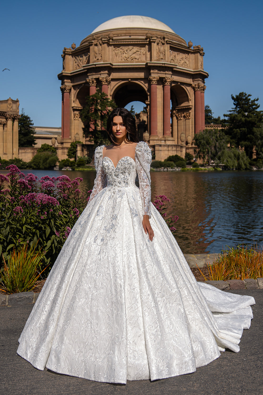 Princess-Style Guipure Wedding Dress with Luxurious Detachable Bolero