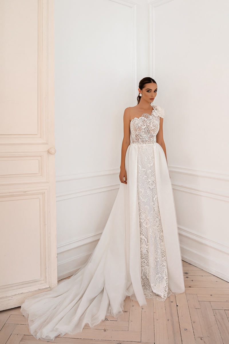 Luxurious Guipure Wedding Dress Set with Detachable Train and Embellishments