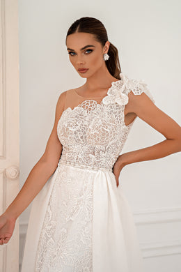 Luxurious Guipure Wedding Dress Set with Detachable Train and Embellishments