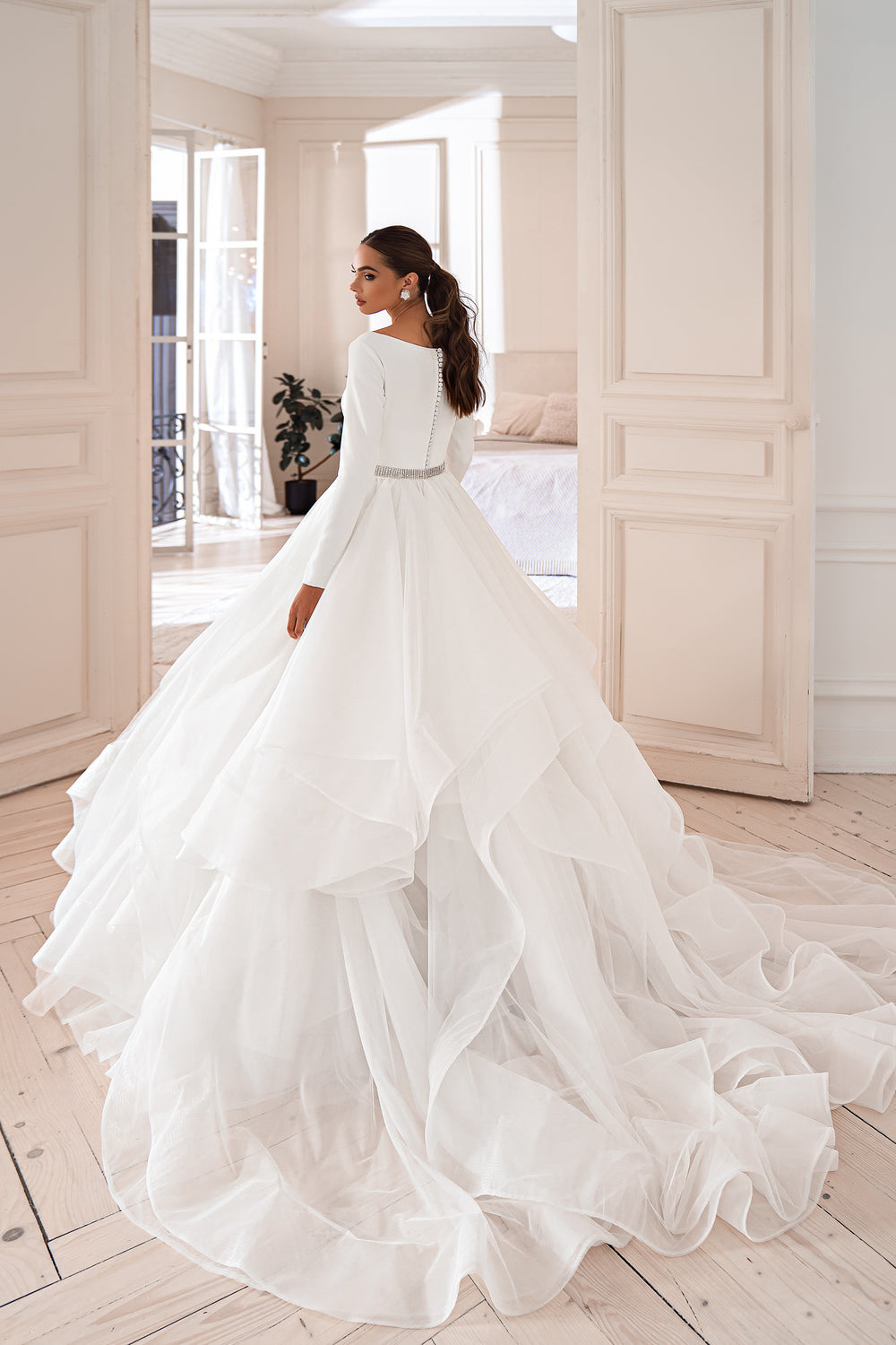 Elegant Minimalist Wedding Dress with Detachable Train and Removable Belts