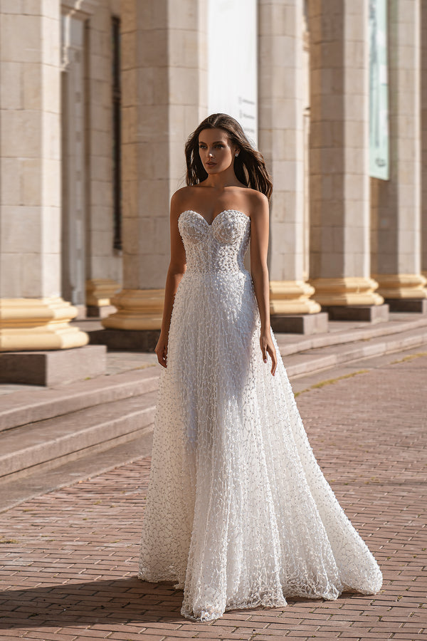 Women's Luxurious A-Line Wedding Gown with Sweetheart Neckline, Removable Puffy Sleeve, Beaded Guipure Embroidery, and Lace-Up Back