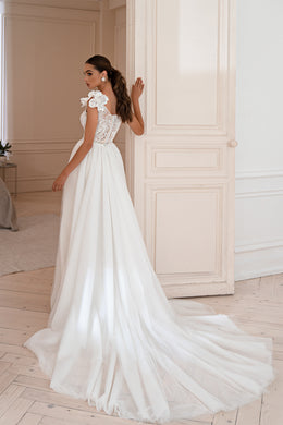 Luxurious Guipure Wedding Dress Set with Detachable Train and Embellishments