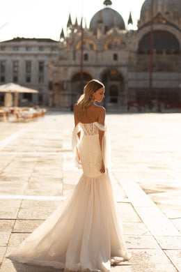 Light Tulle Mermaid Dress with Deep V-Neck, Off Shoulders, and Zipper Back