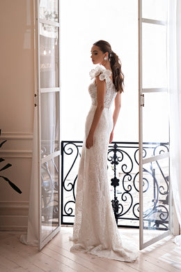 Luxurious Guipure Wedding Dress Set with Detachable Train and Embellishments