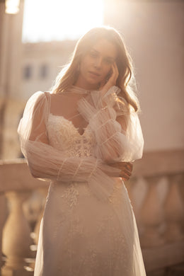 Elegant Fit-and-Flare Lace Bridal Dress with Spaghetti Straps, V-Neck, and Detachable Cape