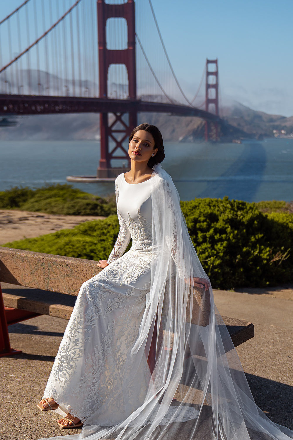 Classic Tulle Veil 2.6x3m with Lace Elements and Loops for Easy Attachment