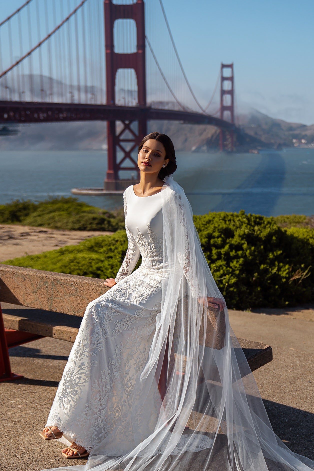 Classic Tulle Veil 2.6x3m with Lace Elements and Loops for Easy Attachment