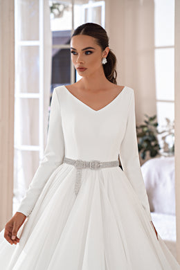Elegant Minimalist Wedding Dress with Detachable Train and Removable Belts