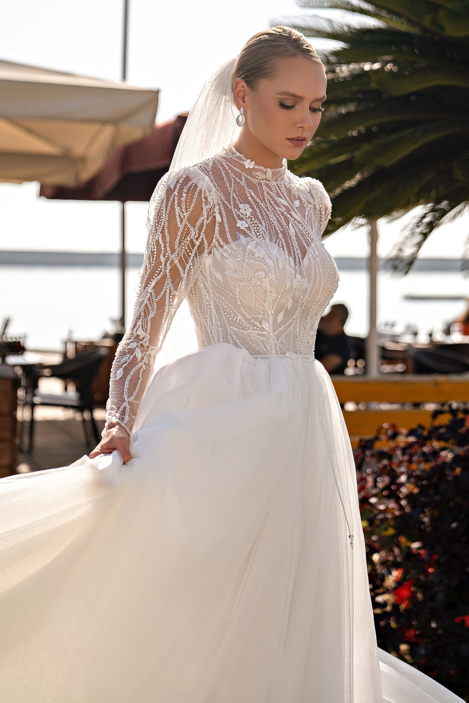 Shiny Veil with Loop Top for Weddings