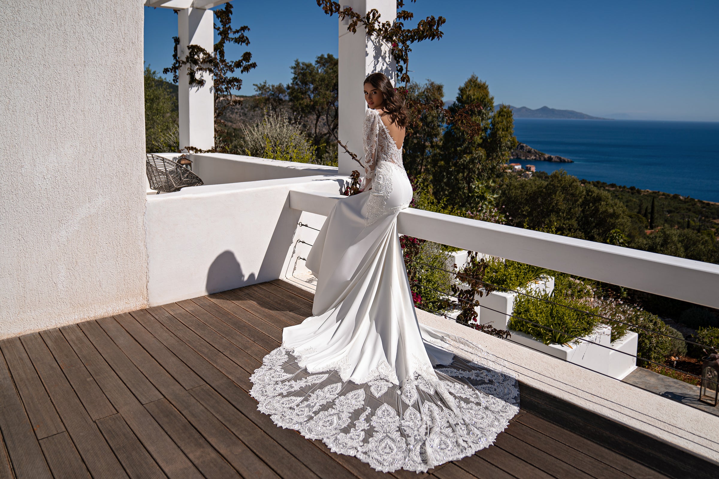 Mermaid Wedding Dress with Detachable Lace Sleeves