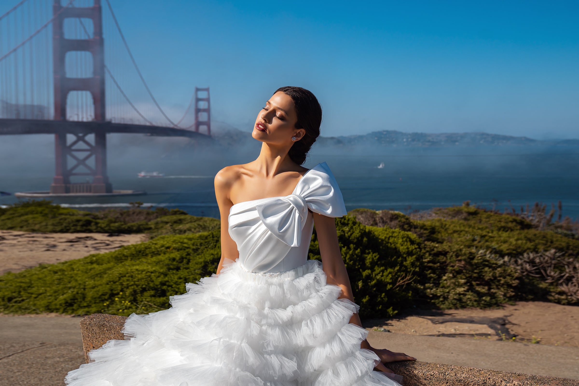 Elegant Minimalist Wedding Dress with Detachable Tulle Skirt and Silver Bead Embroidery