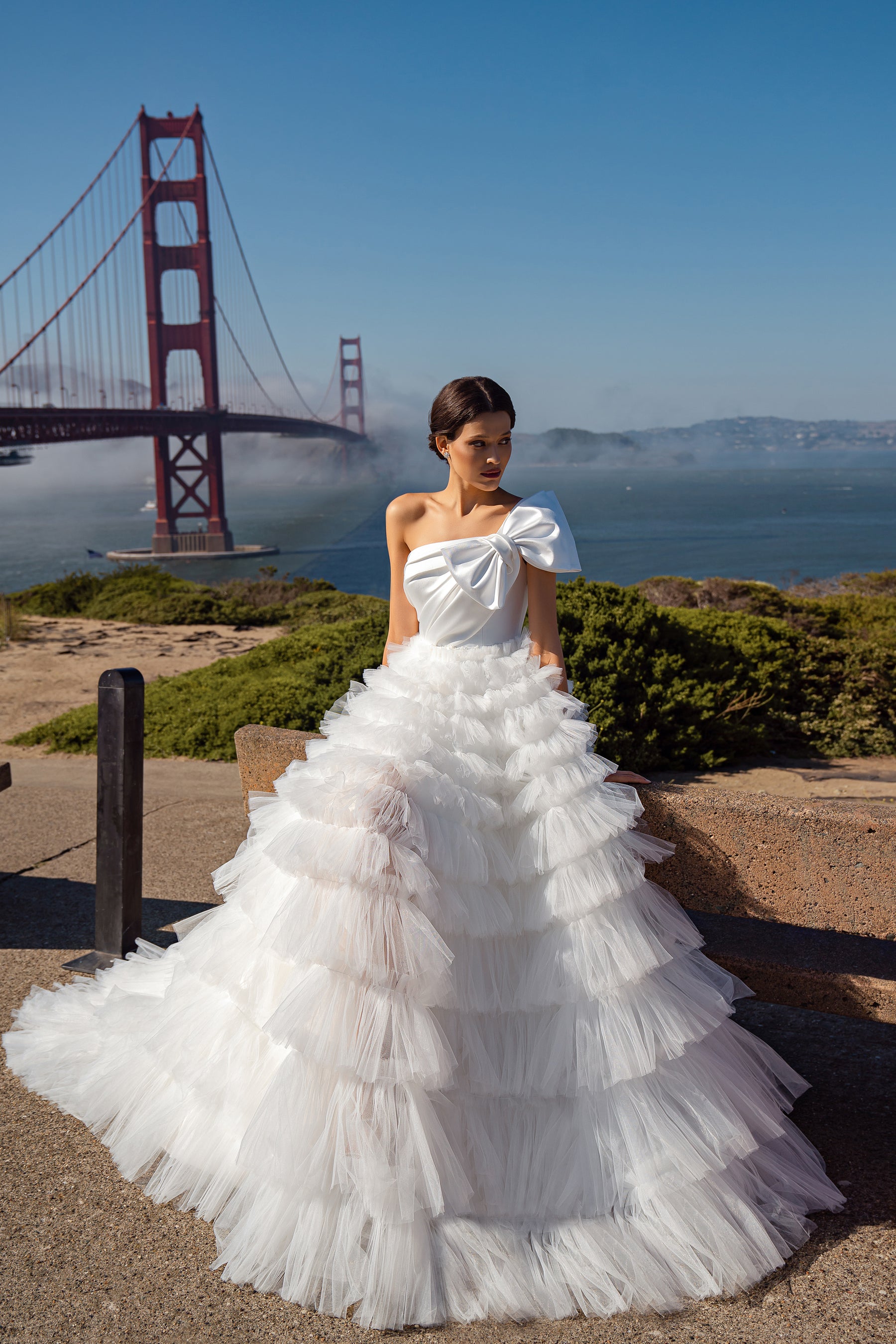 Elegant Minimalist Wedding Dress with Detachable Tulle Skirt and Silver Bead Embroidery