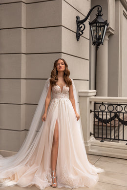 Elegant Wedding Dress with V-Neck, Slit Tulle Skirt, and Removable Sleeves