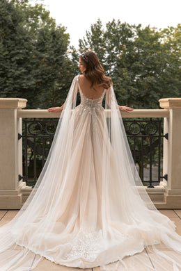 Elegant Wedding Dress with V-Neck, Slit Tulle Skirt, and Removable Sleeves