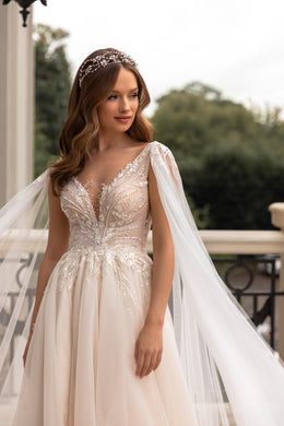 Elegant Wedding Dress with V-Neck, Slit Tulle Skirt, and Removable Sleeves