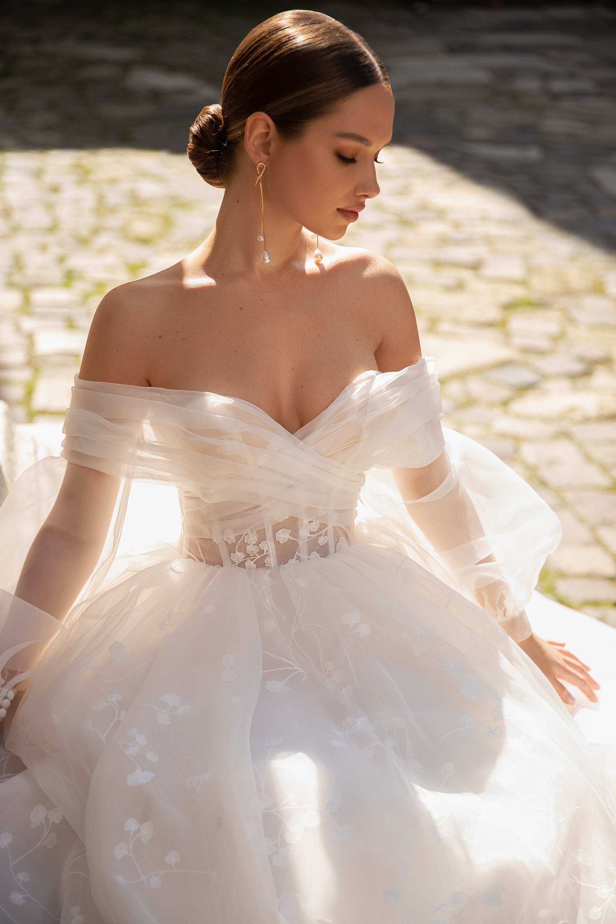 Light Tulle Sweetheart Off-Shoulder Ball Gown Bridal Dress