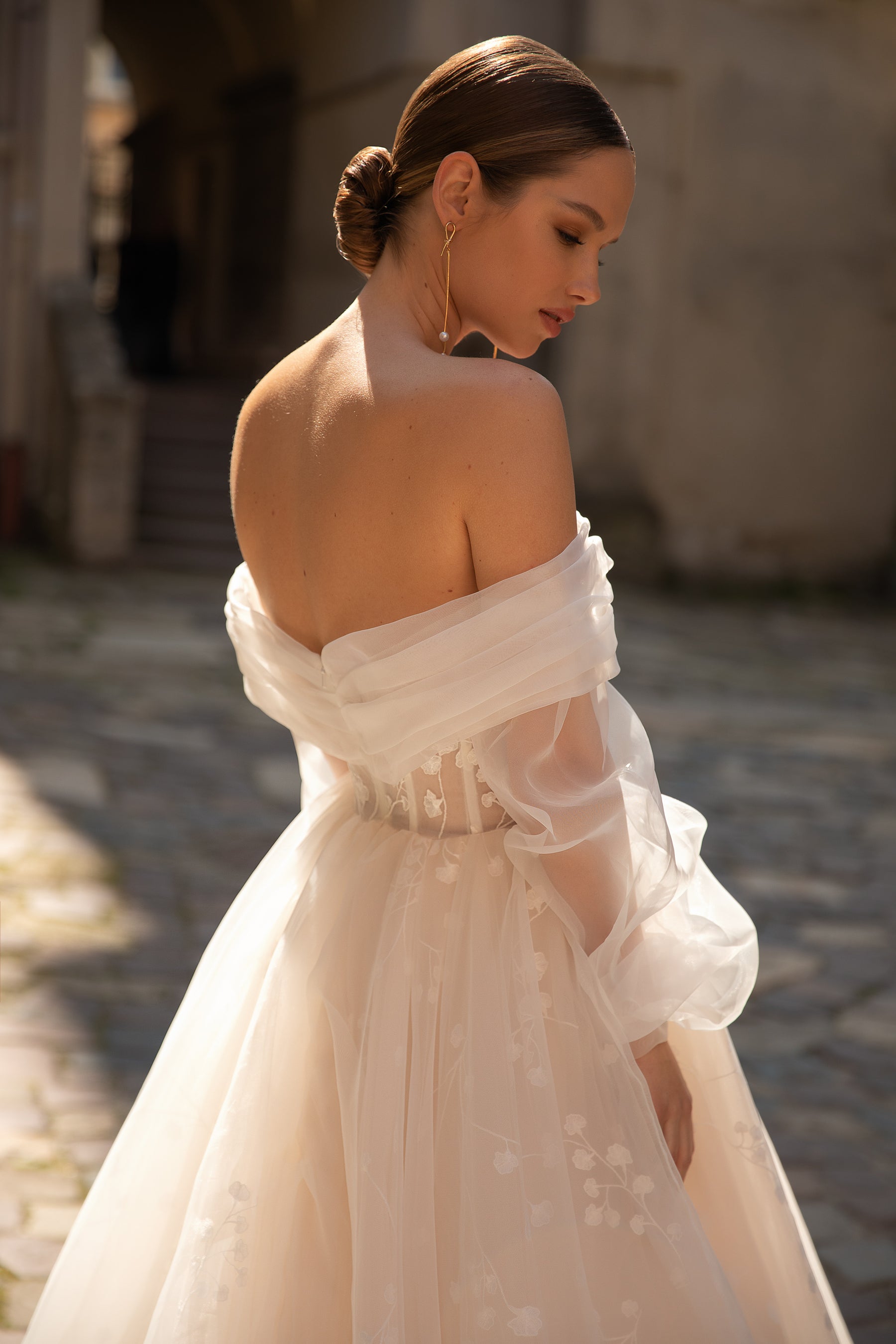 Light Tulle Sweetheart Off-Shoulder Ball Gown Bridal Dress