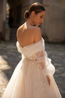 Light Tulle Sweetheart Off-Shoulder Ball Gown Bridal Dress